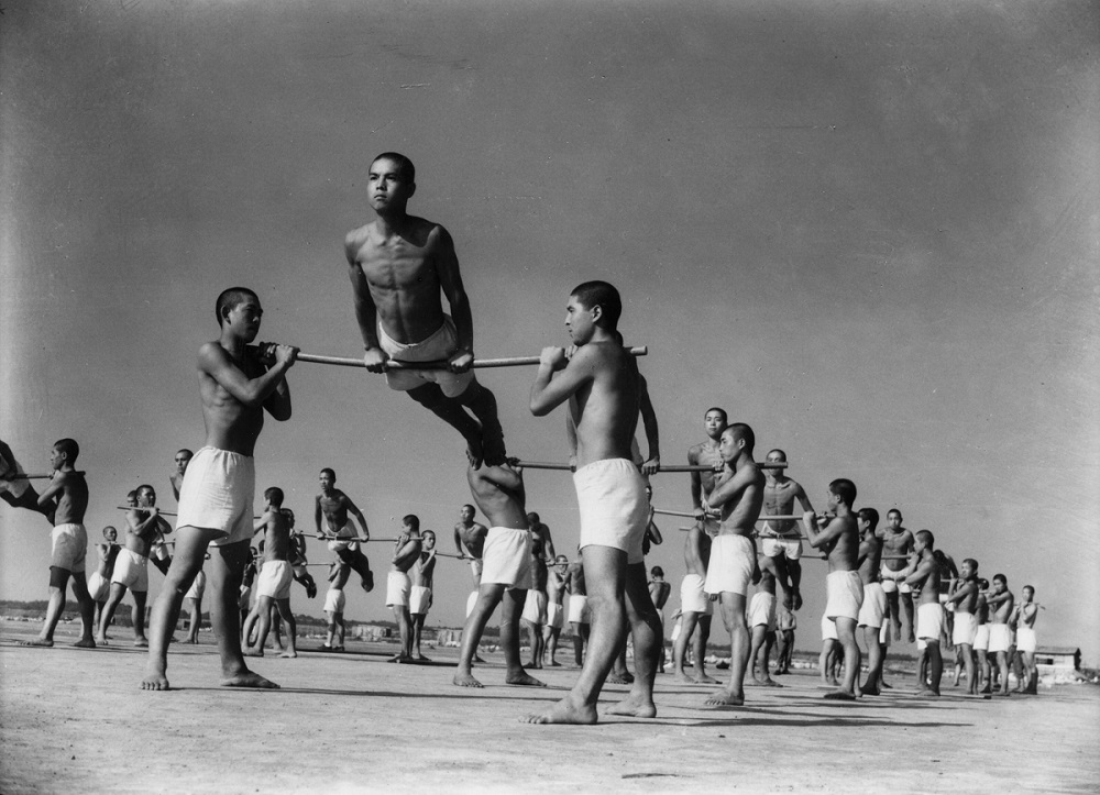 Domon Ken Allenamento degli allievi del corpo della Marina, 1936, Yokosuka. Ken Domon Museum of Photography 